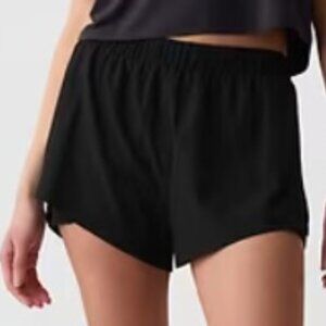 GapFit Mid Rise Dolphin Running Shorts (Medium, Black)